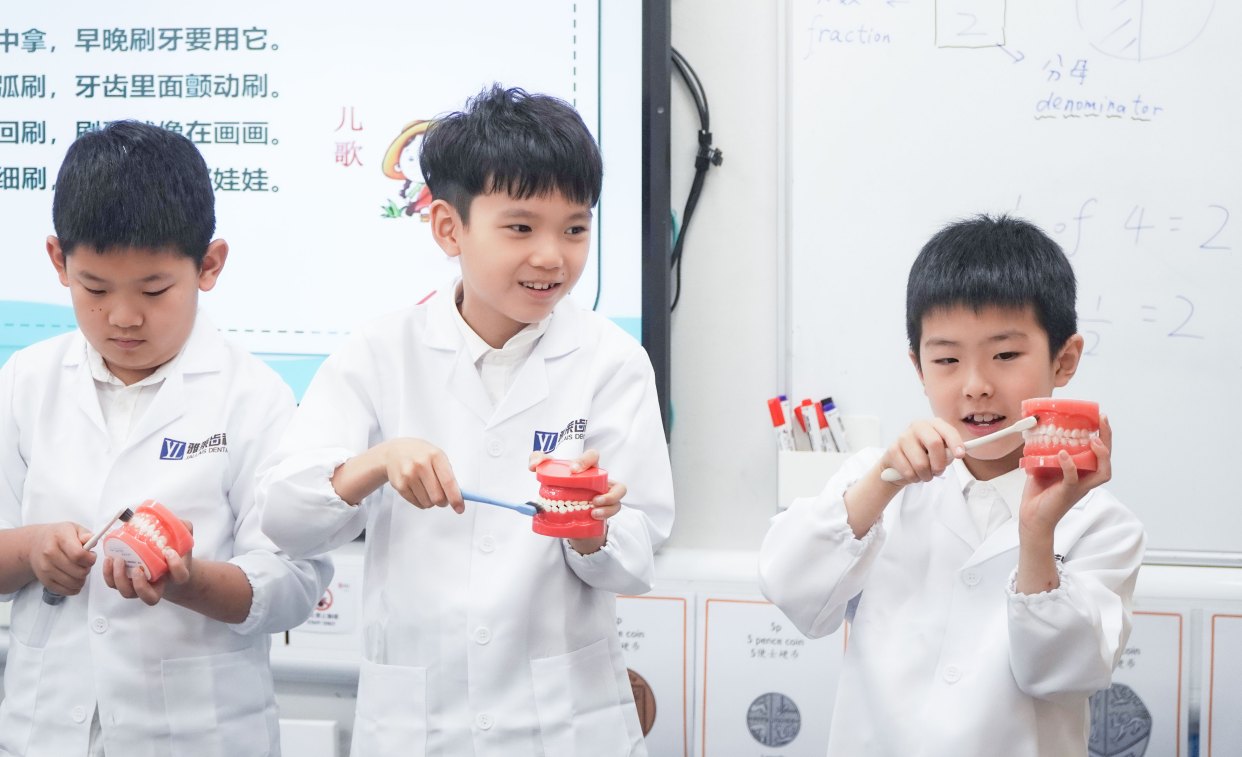 雅莱爱牙科普进校园 惠灵顿学校开展小牙医活动